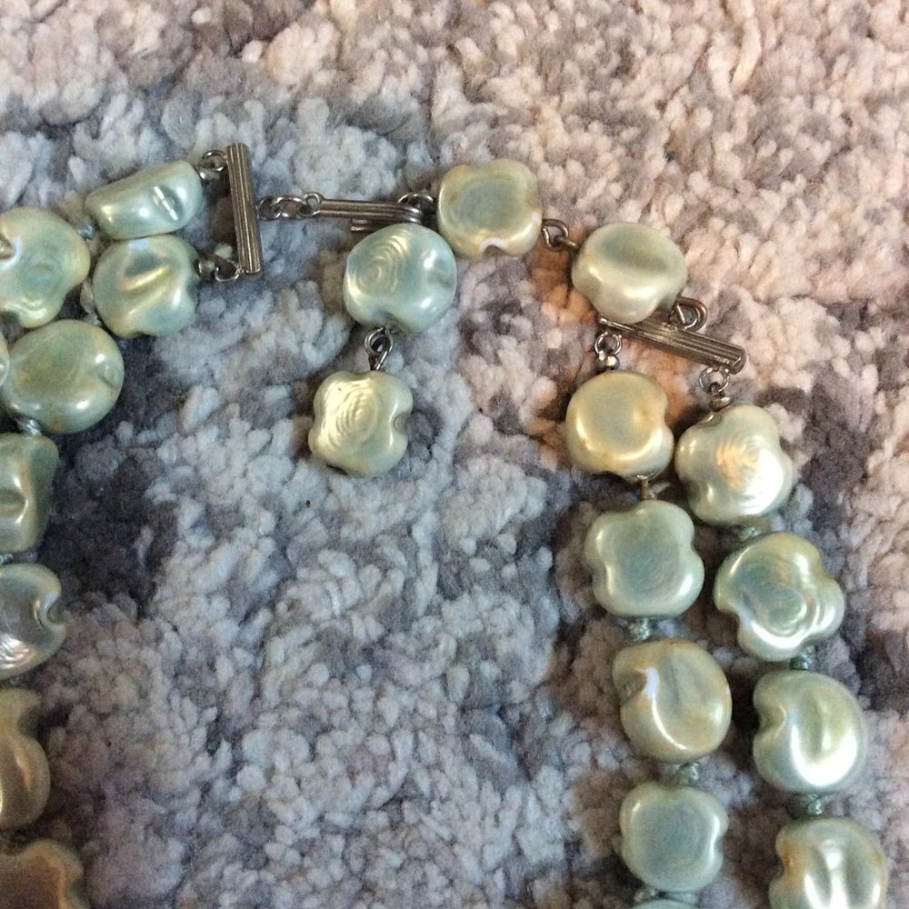 VINTAGE 2 STRAND VOGUE CHOKER AND EARRINGS! EUC! - Picture 2 of 5